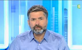 Guy carlier, jean louis debré, mathieu tout le monde a l'air de s'ennuyer… autant que nous en fait. Tendance Claire Du Npa Un Presentateur De C Dans L Air Travaille Aussi Pour Total