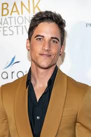 Bryce Mckinney Deltar Boklansering Tub Vol Cinematic Pictures Group Gallery  — redaktionellt stockfoto © info@photographybyeugene.com #358299638