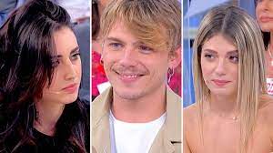 Iniziano con carolina, l'esterna con giacomo è bellissima. Uomini E Donne Oggi La Scelta Di Giacomo Ospiti In Studio E Una Proposta