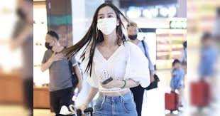 Angelababy didn't allow the cameras to show little sponge's entire face, but it was enough to get fans excited and talking. Angelababy Criticised For Having No Maternal Instincts After She Runs Ahead Of Son At Airport Entertainment News Asiaone