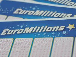 Prizes start at a minimum of £2 for matching just two numbers, and you can win the jackpot by matching all five numbers and both lucky stars. Resultat Euromillions Un Britannique Chanceux Remporte Le Jackpot De 122 Millions De Livres Sterling D Euromillions Ce Qui En Fait Le Cinquieme Plus Grand Gagnant De Tous Les Temps Euromillions Fdj
