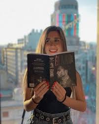 Soy Bibliotecario Mercedes Ron Esta Saga Fue Un Reto Que Me Puse Mercedes Ron Bibliotecaria