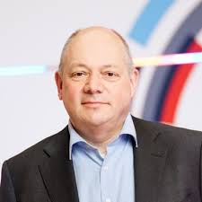 Beste netwerk, Met trots deel ik mee dat ik met succes mijn Associate…