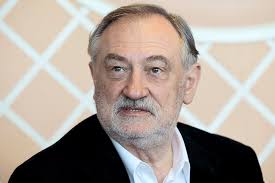 Хмельницкий двинулся к корсуню, где стояло польское войско, под начальством польного и великого коронных гетманов калиновского и николая потоцкого. Yzcrjpirvkmhbm