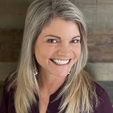 Kelly Dickinson's Instagram, Twitter & Facebook