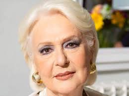 Caratteristici di quell'età inquieta (ma bellissima) che è il passaggio dall'infanzia all'adolescenza. Loretta Goggi L Alzheimer Le Ha Portato Via Tutto