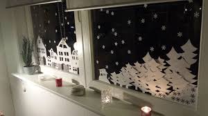 Winterliche Fensterdekoration Vorlage Zum Ausschneiden Das Winterdorf F Fensterbilder Weihnachten Basteln Fensterdeko Weihnachten Basteln Fensterdekoration