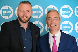 Who is Reform's Robert Kenyon, the local plumber, taking on Labour's Andy  Burnham in the makerfield by-election?⁠ ⁠ The “plucky plumber”, Robert  Kenyon, 41, is expected to be Labour candidate, and favourite