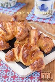 Croissants Au Beurre Comme A La Boulangerie Et Deja 3 Ans De Blog Macaronette Et Cie Recette Croissant Au Beurre Recette Croissant Recettes De Cuisine