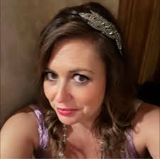 Ashleigh Carlson's Instagram, Twitter & Facebook