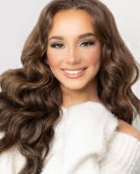 Deanne Todd's Instagram, Twitter & Facebook