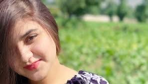 Sara Durrani's Instagram, Twitter & Facebook