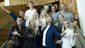 Find professional katrine lunde videos and stock footage available for license in film, television, advertising and corporate uses. Haper A Sla Kjaeresten I Skal Vi Danse Underholdning