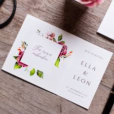 Florale Einladung Zur Hochzeit Als Klappkarte Mit Verkurzter Front Mit Dunklen Rosen Und Modernen Elem Hochzeitseinladung Hochzeitskarten Einladung Einladungen