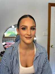 Looking for local make up artist's recommendations please 🫶🏼