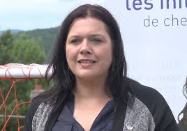 Caroline Simard s'engage à travailler sur un projet de centre de découpe à  forfait en période de chasse aux gros gibiers
