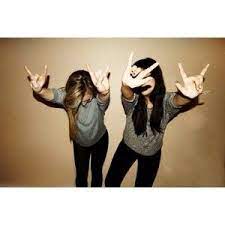 Tumblr Ideas Of Photos With Your Best Friend Google Search Friend Pictures Friends Photography Friend Poses