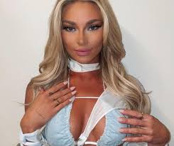 Fotos: Bailarina de Manuel Turizo sacó varios suspiros en el Festival de  Viña