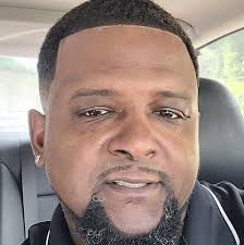 Ron Ray's Instagram, Twitter & Facebook