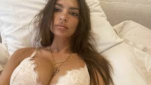 Американская супермодель эмили ратаковски сообщила в instagram о том, что они с супругом (актером себастьяном. Emili Ratakovski Rasskazala O Perezhitom Seksualnom Nasilii Ria Novosti 16 09 2020