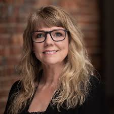 Heidi Cantwell's Instagram, Twitter & Facebook