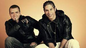 'chino y nacho' interpretaban su tema 'me voy enamorando' cuando de pronto decidieron interrumpir su actuación para dar paso a esta emotivo. Chino Nacho Tour Dates 2021 2022 Chino Nacho Tickets And Concerts Wegow Great Britain