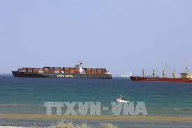 Kênh đào suez dài 193 km là tuyến đường thủy chiếm 12% giao dịch hàng hóa toàn cầu với gần 30% lượng tàu container trên thế giới đi qua hàng ngày. Pxgxw9x83icevm