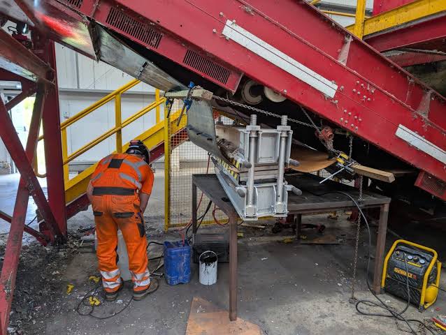 Manual vs Automated Material Handling: Finding the Right Balance for Modern - Hoverdale