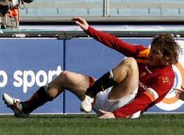 Totti spielte zuletzt bei рома (рома). Non Solo Mattiello Da Totti A Ronaldo Gli Infortuni Piu Celebri Tiscali Sport