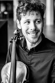 Elsa Travis's Instagram, Twitter & Facebook