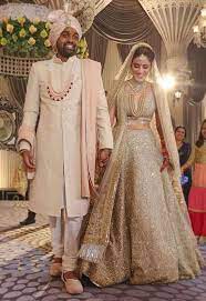 Best Indian Bridal Wedding Dresses Images For Women S Indian Reception Outfit Indian Bridal Dress Indian Bridal Outfits