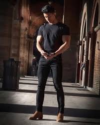 Choose from classic black leather or mix it up with brown and suede styles. Tan Chelsea Boots Summer Outfits For Men 41 Ideas Outfits Lookastic