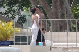 Los rumores corren como la pólvora en medios estadounidenses y, es que, parece que el amor de selena y the weeknd ha alcanzado su máximo esplendor. Selena Gomez Esta Embarazada De Justin Bieber