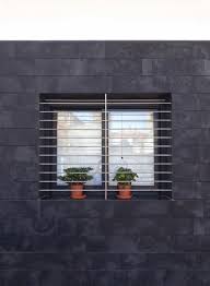 Los diseños de rejas para puertas y ventanas harán que se vea muy linda la fachada de tu casa, porque continuando con más ideas de protecciones para ventanas modernas 2019 y 2020 te mencionamos que tiene su retorno uno de los diseños de rejas. Catalogo Rejas Para Ventanas Modernas 2020 Novocom Top