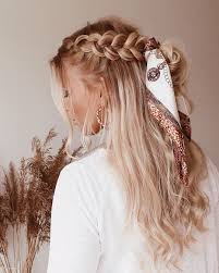 Ladies with ombré and balayage are particularly suited to this hairstyle because the focus is on the point where the two colors meet. Spring 2020 Trendy Hairstyles On We Heart It