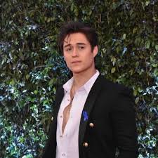 Yesterday is history, today is a gift, tomorrow a feast your eyes, grab a bite! Enrique Gil Quenatics Twitter