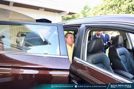 Menerusi hantaran terbaharu di laman facebooknya hari ini, ebit lew memberitahu, beliau berjaya memasuki negara terbabit dengan bantuan tentera mesir diringi kereta berperisai sepanjang perjalanan. Sultan Johor Pandu Uji Proton X70 Funtasticko Net