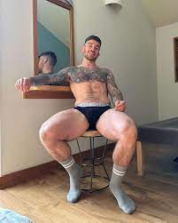 Premium content available on my OnlyFans visit Hatts17.com for more 👀 :  u/Hatts_17