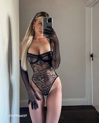 Skye Wheatley Nude and Sexy Photo Collection - Fappenist