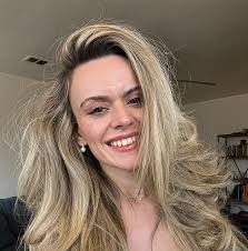 Bouncy curls with Hot Rollers💗