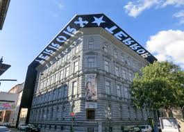 Samalla paikalla sijaitsi aikanaan ss:n ja gestapon päämaja. 5 Tage Budapest Fach Klassenfahrt Per Busreise