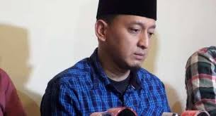 Benar saja ternyata ustadz zaki mirza telan membeli motor bersejarah itu melalui umi tatu ibunda almarhum ustadz jefri. Digugat Cerai Ini Curhat Istri Ustadz Zacky Mirza