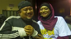 Dato' afdlin shauki bin aksan (born 19 may 1971) is a malaysian producer, screenwriter, director, actor, comedian, singer, songwriter, and television presenter. Gempar Isteri Arwah Harun Salim Bachik Dedah Sikap Sebenar Afdlin Shauki Warmovie