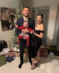 Dnes prišla teplota a zima. Monika Bagarova Zverejnila Nadherne Vanocni Fotografie S Rodinou