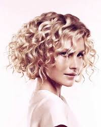 But there's one thing that even the wildest waves, springiest curls, and bounciest coils can agree on: 15 Short Haircuts For Curly Thick Hair
