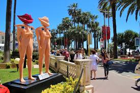 « je me sens nue quand je ne porte pas l'une de mes grosses bagues. Nue Au Soleil Photo Et Image World Images Fotocommunity