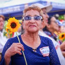 POLICÍA CHICLAYANO RECIBE “MEDALLA AL DEFENSOR DE LA DEMOCRACIA” POR SU  PARTICIPACIÓN EN LA LUCHA CONTRA EL TERRORISMO El suboficial SOS PNP. Jorge  Luis Casiano Maco, quien Presta servicios en el Escuadrón