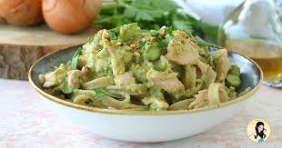 La crema di asparagi è una ricetta meravigliosa per chi ama i piatti caldi e invitanti, ma soprattutto per chi adora le la pasta agli asparagi è un primo piatto semplice ma al tempo stesso efficace, perfetto se volete portare in tavola qualcosa eccoci arrivati a un secondo piatto, il salmone con gli asparagi. Pasta Con Asparagi E Salmone Con Granella Di Pistacchi