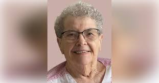 Beth Todd's Instagram, Twitter & Facebook