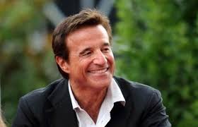 Christian de sica (roma, 5 gennaio 1951) è un attore, regista, cantante, comico, sceneggiatore e conduttore televisivo italiano. Christian De Sica